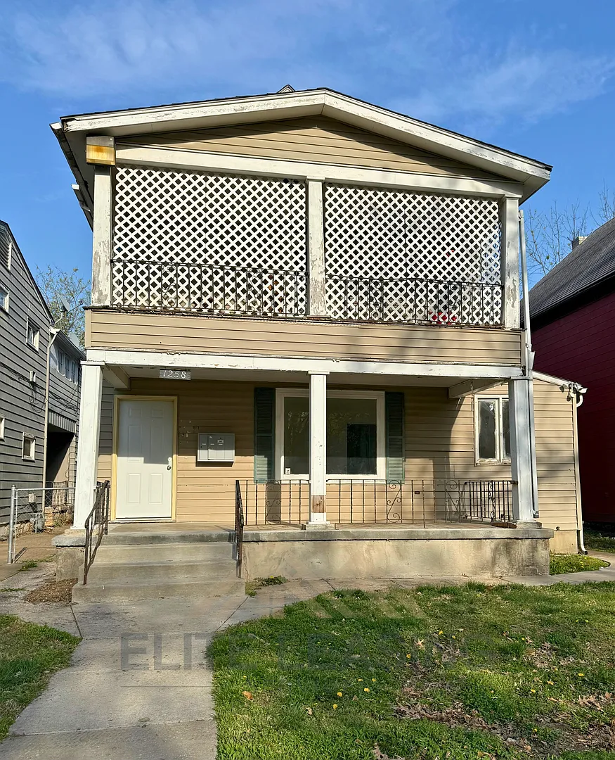 1258 SW Clay — Photo 1
