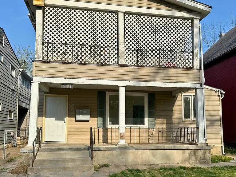 1258 SW Clay St — Photo 1