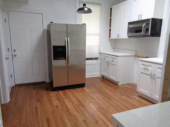 3rd image of 630 W Schubert Ave APT 2