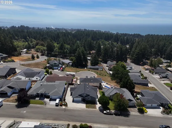 7175 Vista Ridge Dr, Brookings, OR 97415