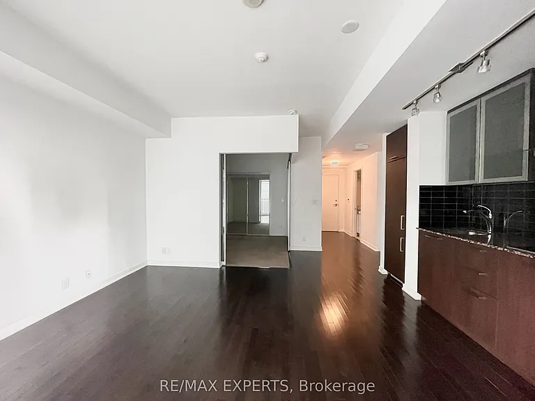12 York St #305 — Photo 13
