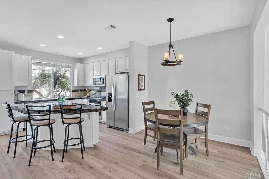 3 bed, 2.5 bath, 1444 sqft, $4,200 — Photo 1