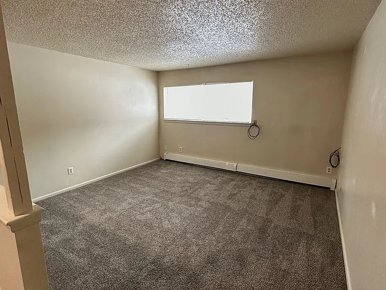 108 Camelot Ct — Photo 2