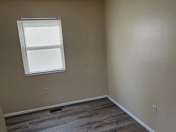 4th image of 2639 Terry Hawk Dr #1