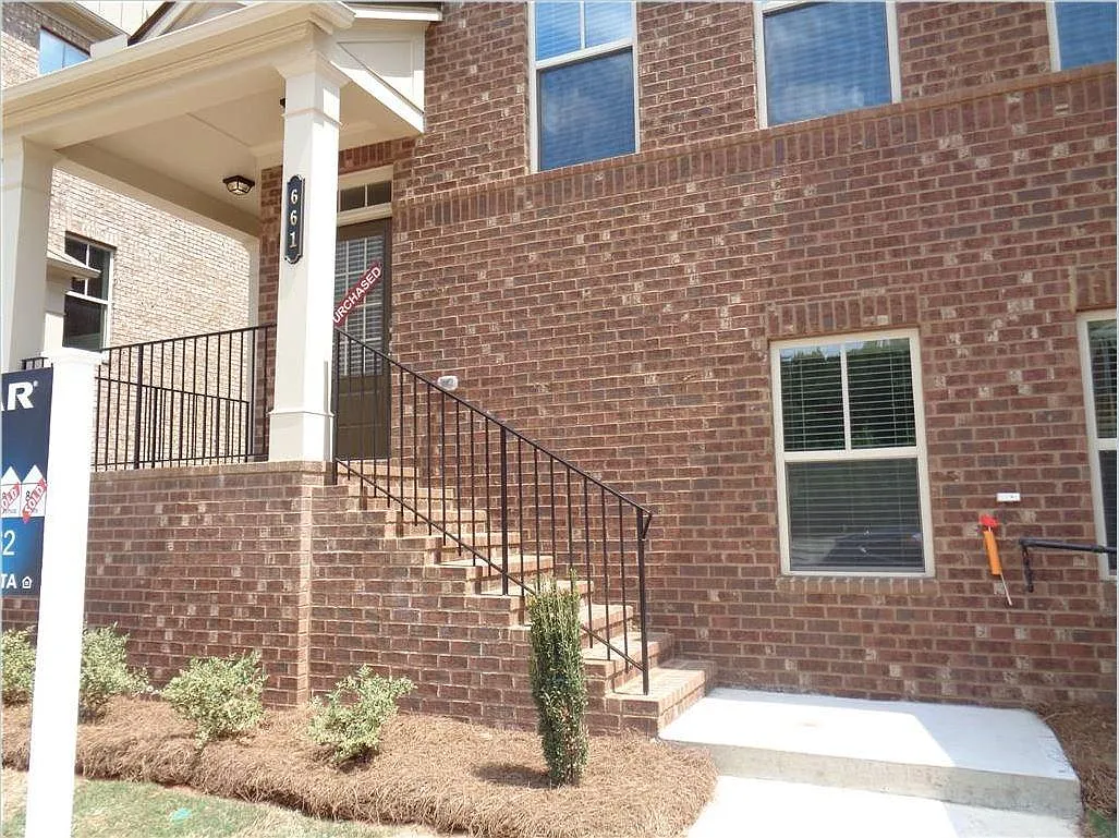 Building Photo - 661 Sunset Park Dr
