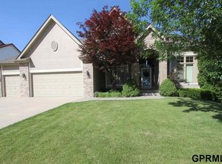 1016 E Cary St, Papillion, NE 68046