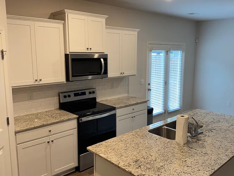 300 Stoneybrook Dr — Photo 13