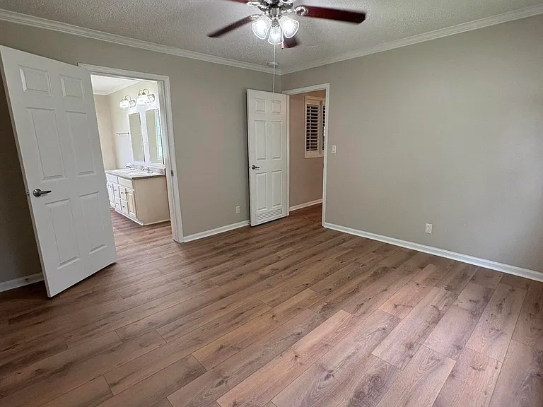 111 Whitmore Rd — Photo 5