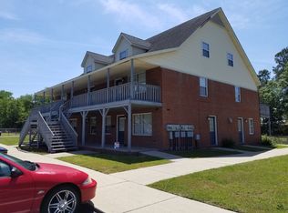 700 N Roberts Ave #202-B, Lumberton, NC 28358