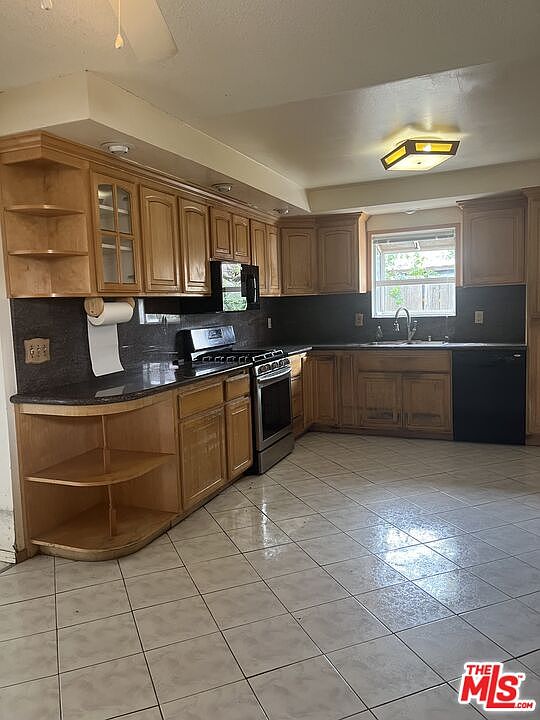 2nd image of 786 Royal Ave