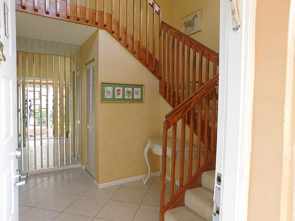 5th image of 9757 Shadybrook Dr APT 201