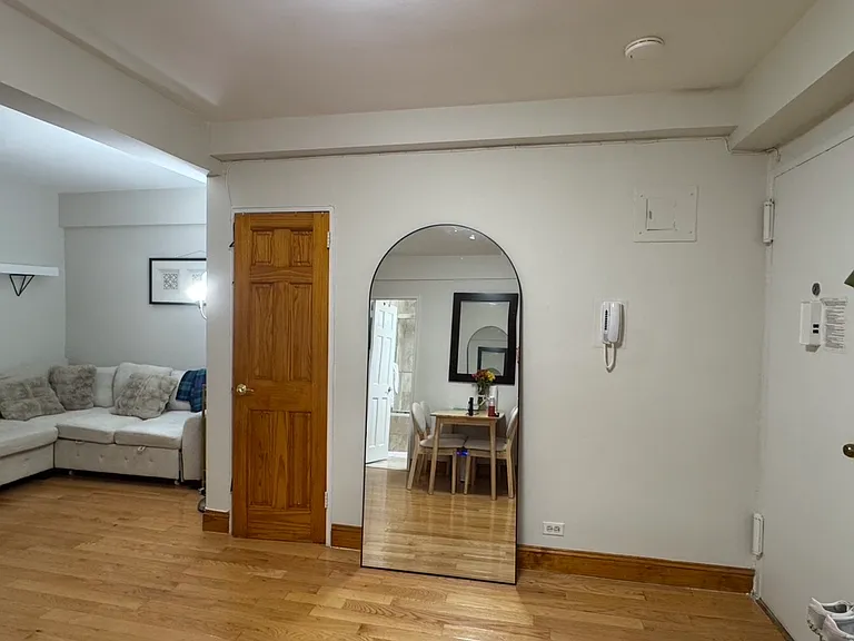210 E 47th St #7D — Photo 4