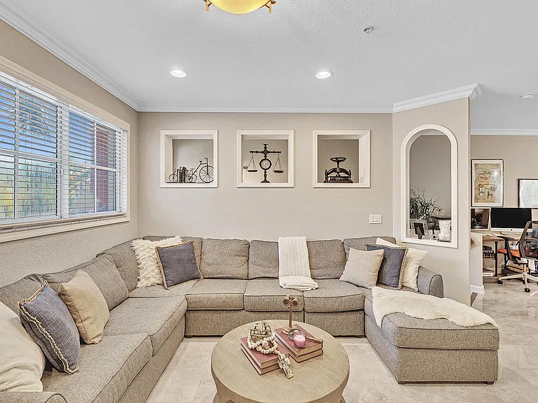 323 Bayfront Dr — Photo 28
