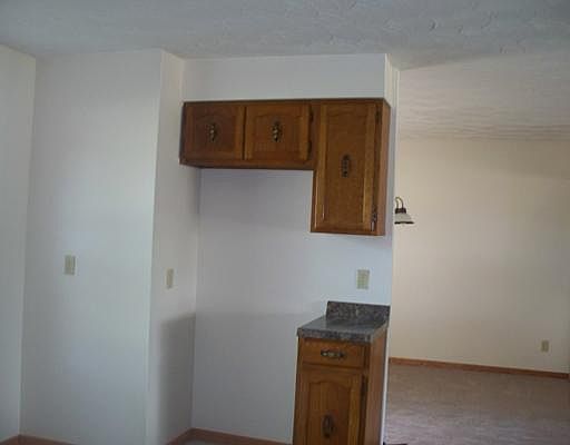 4th image of 914 Bellows Dr