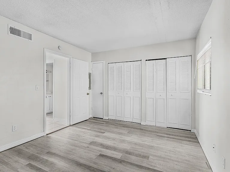 The Lakeside at 2315 — Photo 10