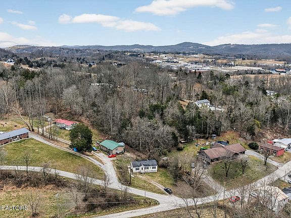 4th image of 102 Big Springs Ln