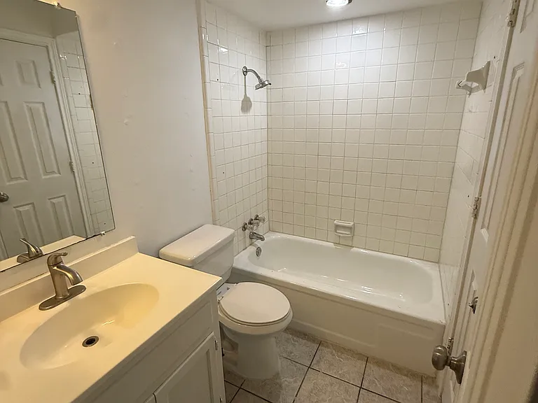 806 Kathrine Ct — Photo 10