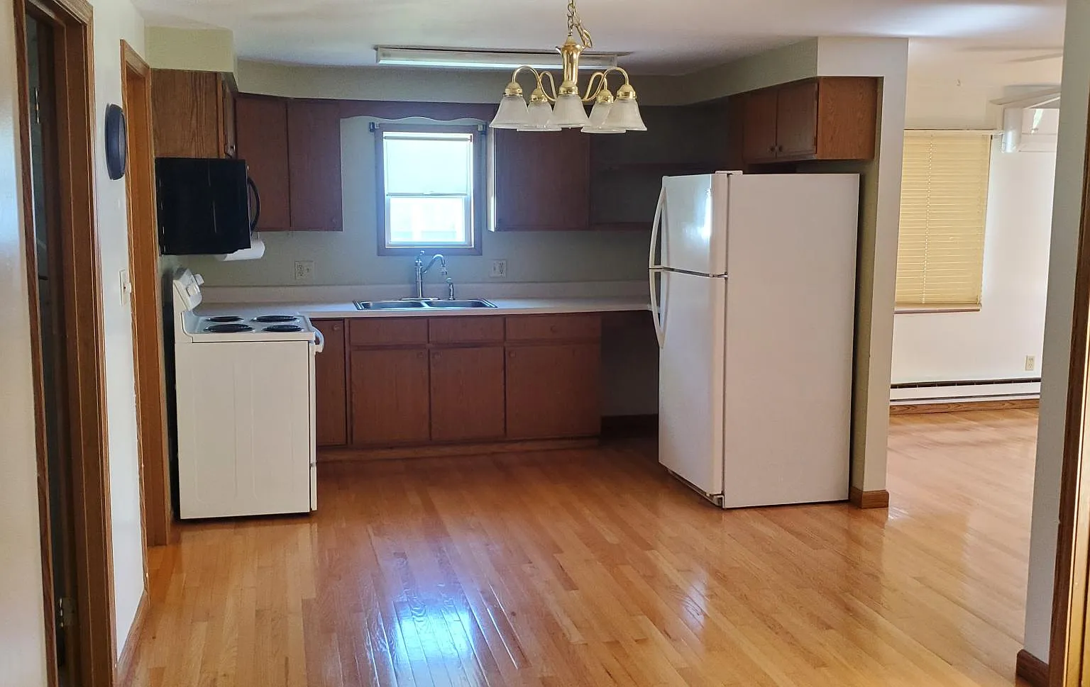 306 Wrightsman St — Photo 2