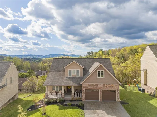 7089 Linn Cove Ct, Roanoke, VA 24018