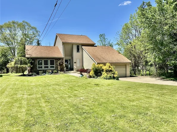 2348 Berg Rd, West Seneca, NY 14218