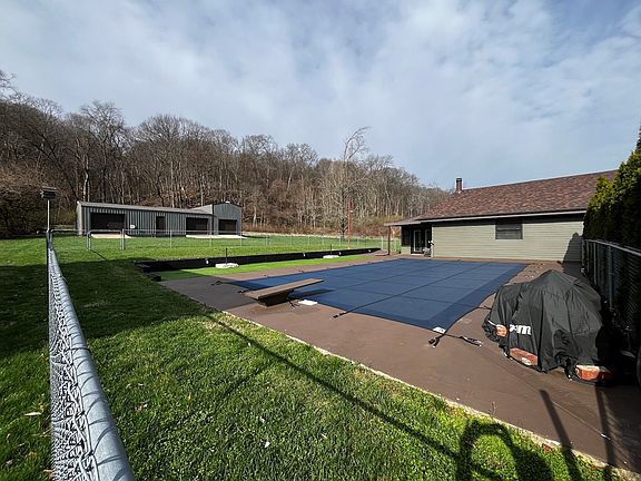 3rd image of 1445 Lake Dr