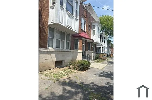 Building Photo - 28 Robin St #10