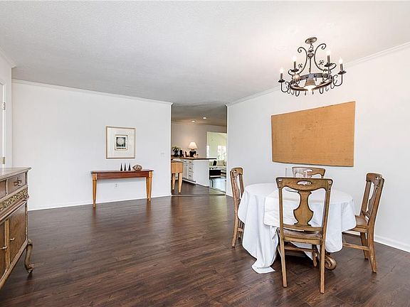 3rd image of 487 Beverly Dr