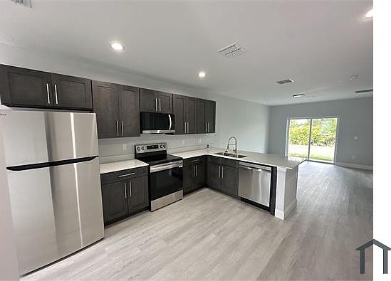 4th image of 6934 Dickinson Dr #6934