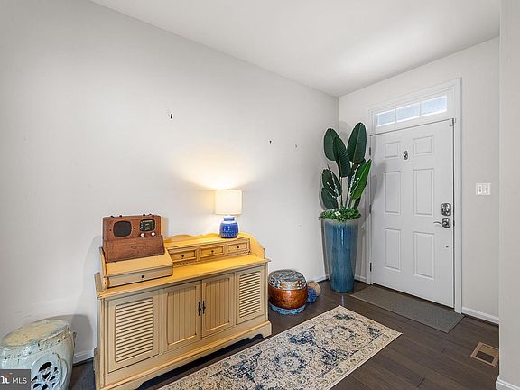 4th image of 29478 Glenwood Dr