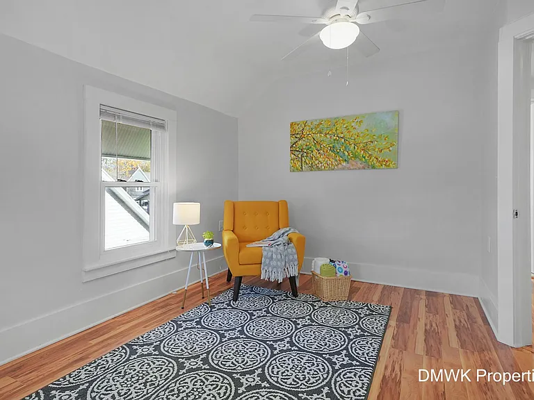Upper Level - 1st Bedroom