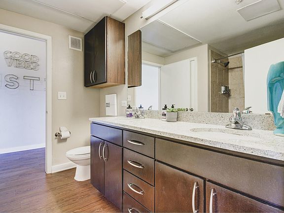 4th image of 422 Josephine St #104