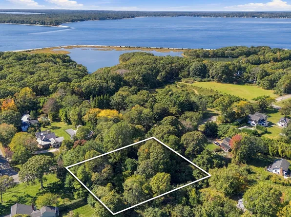 17 Brander Pkwy, Shelter Island, NY 11964