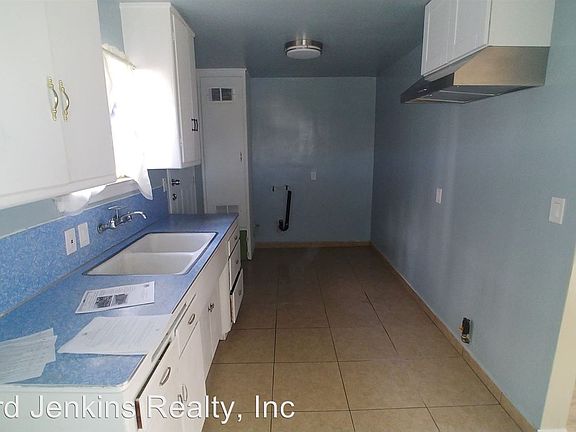 4th image of 4128 W 165th St
