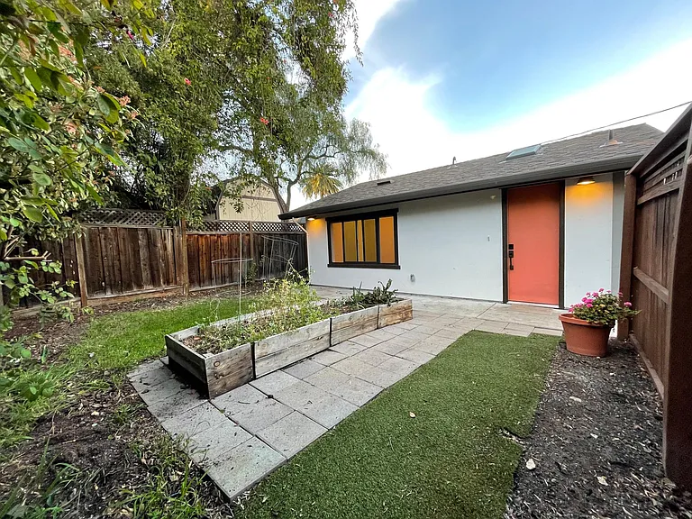 2016 Jefferson Ave #A — Photo 4