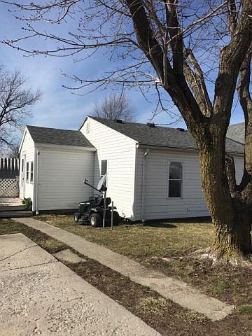 2nd image of 1055 W Center St