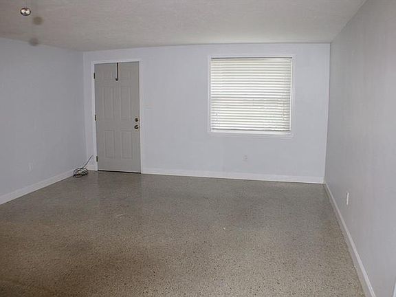 4th image of 1110 W Garden St