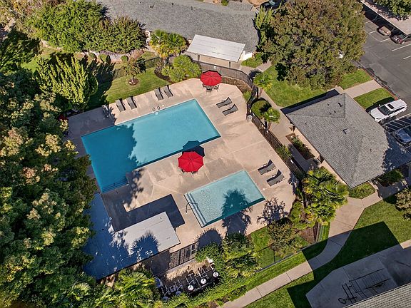 3rd image of 1450 Springfield Dr #26f7c3cd1