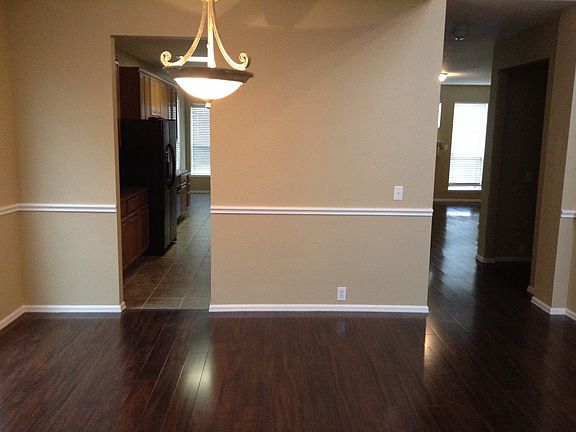 4th image of 2740 Maple Creek Dr