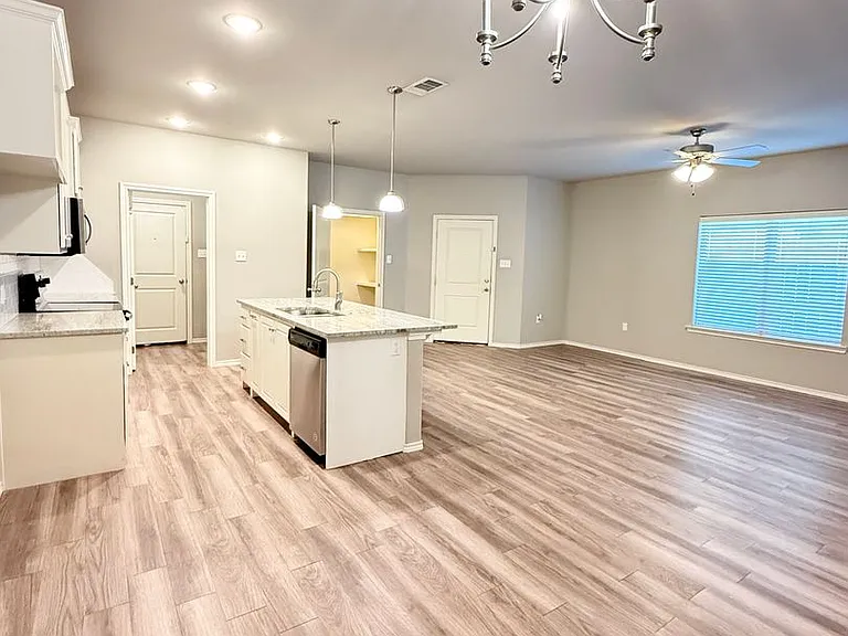 1217 Preston Trl — Photo 10