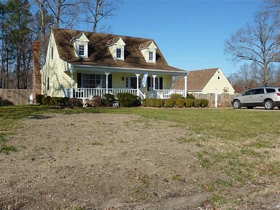 1st image of 2410 Emily Ln