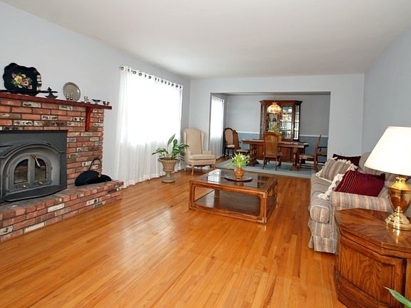 4th image of 780 Township Line Rd