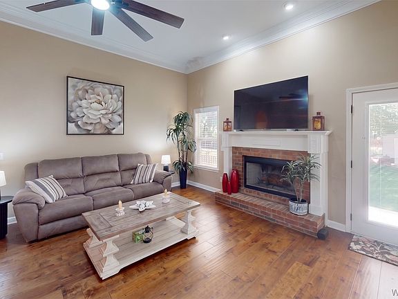 3rd image of 162 Waterford Way