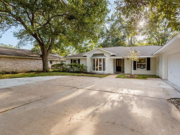 3rd image of 2922 La Quinta Dr