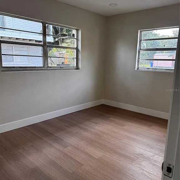 1204 W Alsobrook St — Photo 5