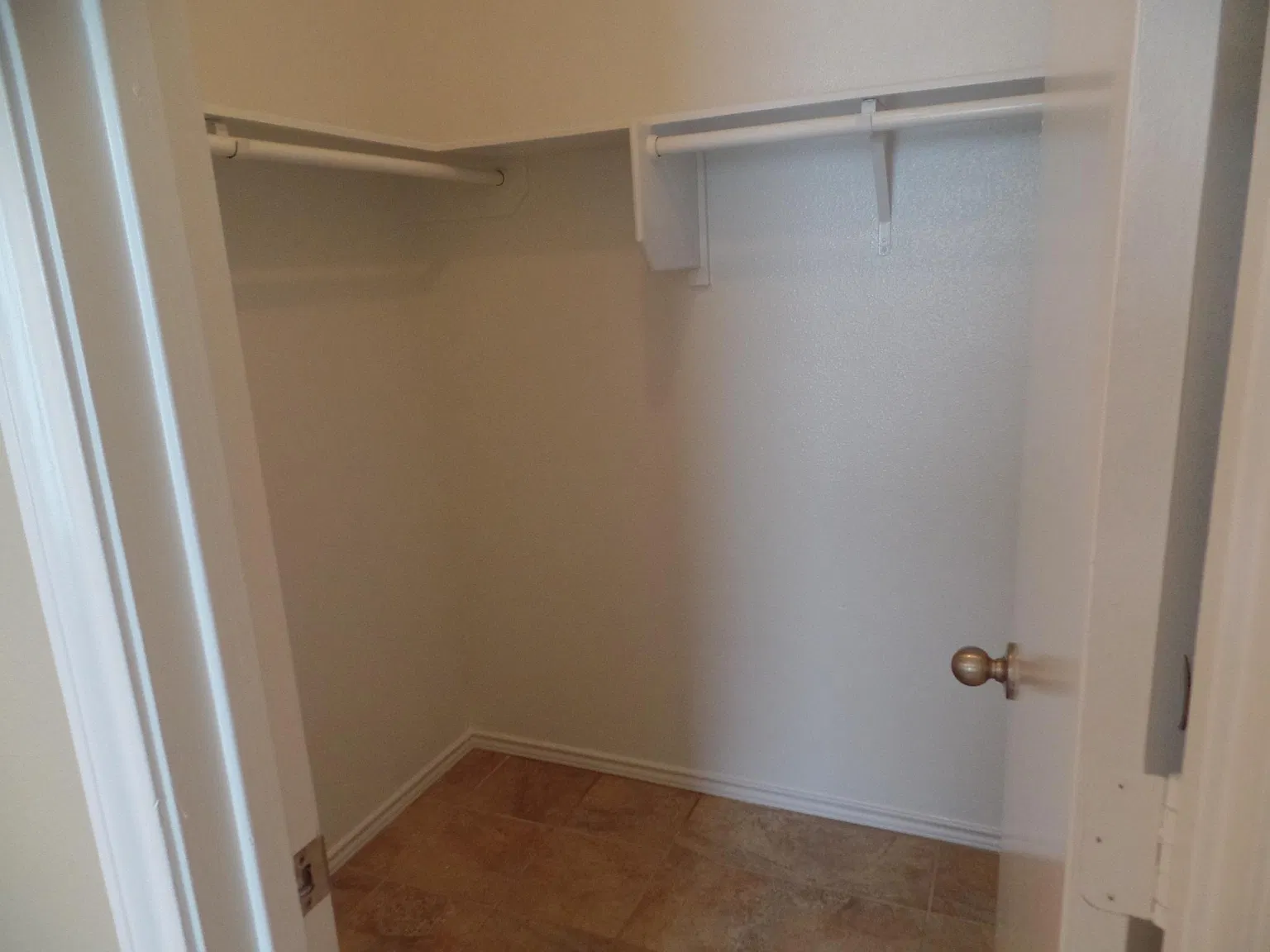3 bed, 1200 sqft, $1,600 — Photo 2