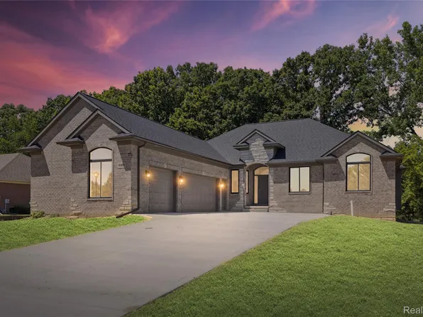 6429 Jamie Ln, Grand Blanc, MI 48439