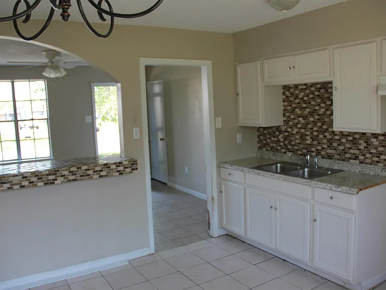 604 Ruth Dr — Photo 8
