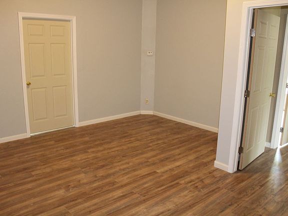 5th image of 2265 Broadway St