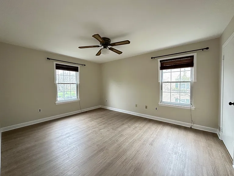 380 McDowell Dr — Photo 6