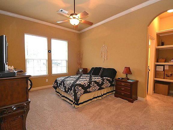 2nd bedroom offering crown molding, ceiling fan with light fixture, two inch window blinds and nice closet space.